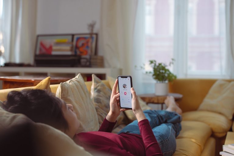 Da li je varanje online dopisivanje s drugom curom?